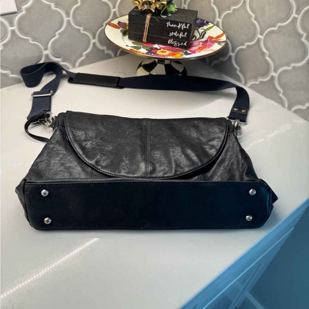 Ellington Italian leather purse - Picture 10 of 10